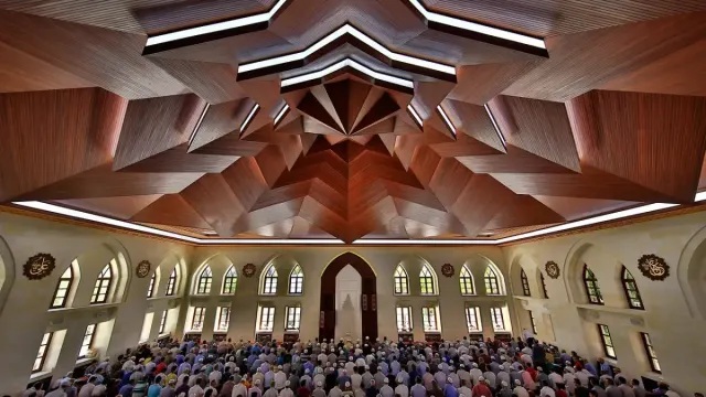 Pahala Salat Tarawih 10 Malam Terakhir Bulan Ramadan