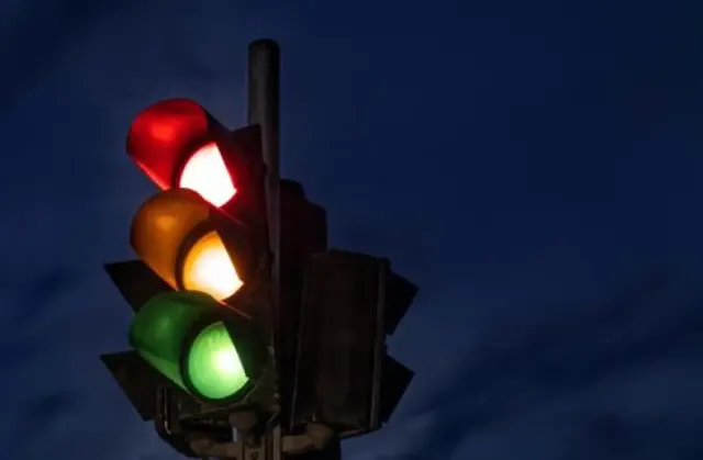 Inilah Alasan Kenapa Lampu Lalu Lintas Berwarna Hijau, Merah dan Kuning