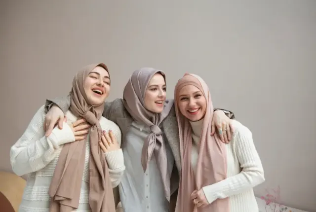 5 Tutorial Hijab Pasmina untuk Lebaran 2023, Tampil Cantik di Hari Raya Idul Fitri