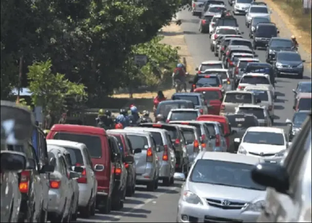 Trik Nyetir Mobil Manual di Tanjakan