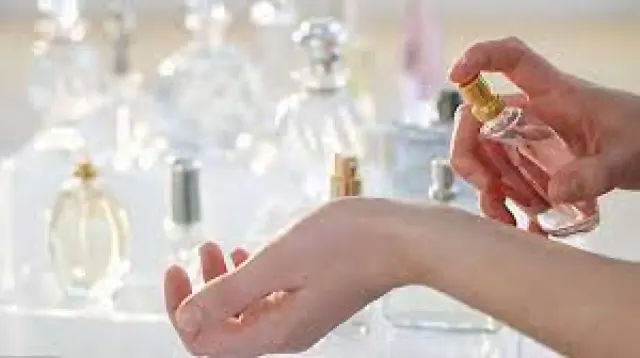 7 Aroma Parfum Cewek yang Bikin Cowok Nempel Melulu