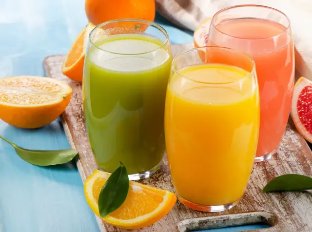 Mana Lebih Sehat Antara Jus dan Smoothies?