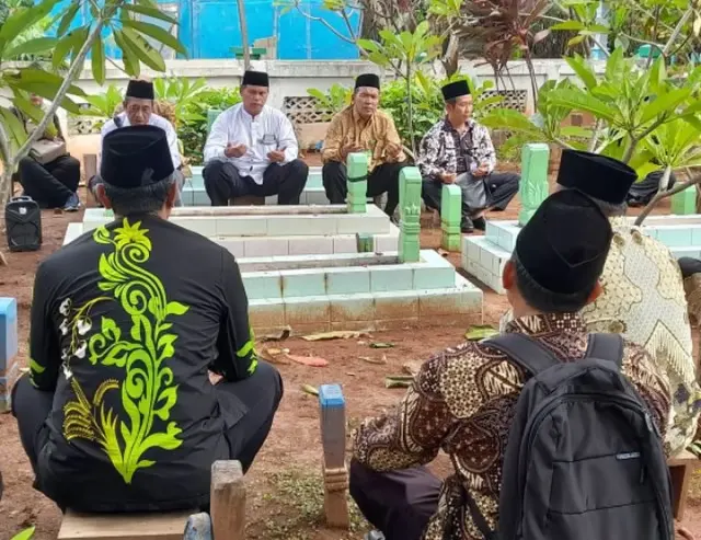 Doa Ziarah Kubur saat Idul Fitri 2023, Singkat dan Mudah Diamalkan
