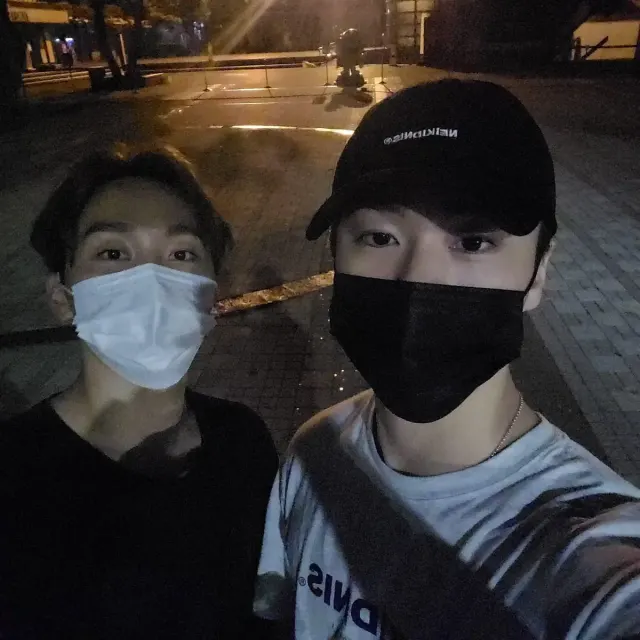 Rocky eks ASTRO Melayat dan Memakamkan Moonbin ASTRO