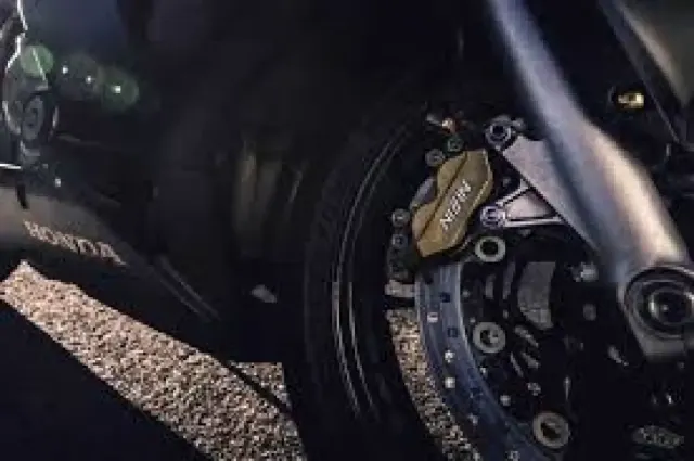Inilah Keunggulan dan Kekurangan Rem Cakram pada Motormu