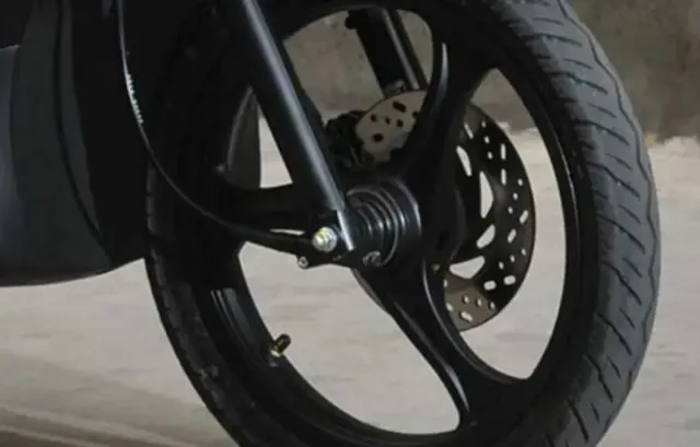 Ukuran Tekanan Angin Ban Motor Matik dan Motor Bebek Itu Gak Sama Loh!