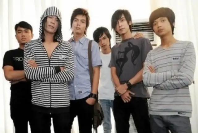 Lirik Lagu Cinta Terlarang Milik Kangen Band ini Mengkisahkan Percintaan yang Rumit Loh!