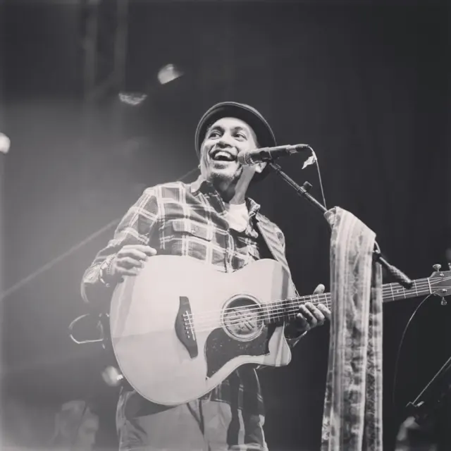 Lirik Lagu Sekali Ini Saja milik Mendiang Glenn Fredly Bikin Kita Terhanyut akan Suasana Loh