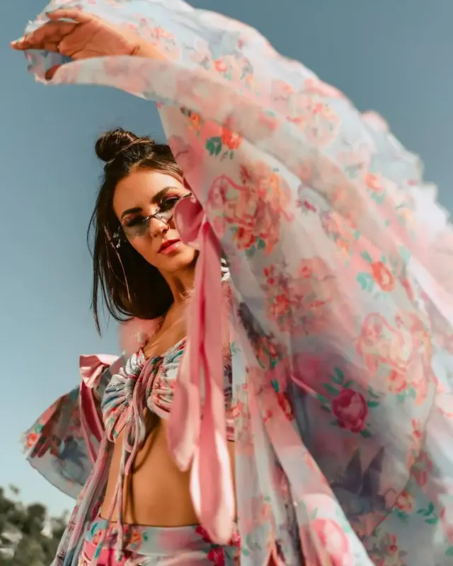 Lirik Lagu Stay Victoria Justice, Cocok Untuk Kamu yang Sedang Jatuh Cinta
