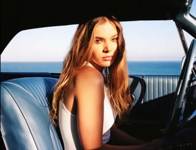 Lirik Lagu Most Girls Hailee Steinfeld, Siap Tunjukan Kekuatan Para Gadis Yang Sesungguhnya