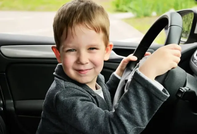 Jangan Sesekali Meninggalkan Anak di Dalam Mobil Ya!