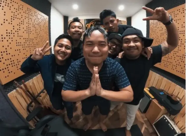 Lirik Lagu Menepi dari Guyon Waton, Pas Didengerin Saat Galau