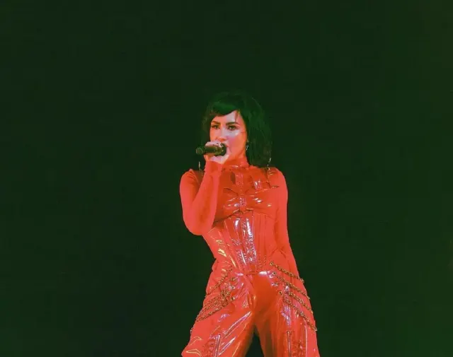 Lirik Lagu Sober Demi Lovato, Berkisah Permintaan Maaf Kepada Orang Tua