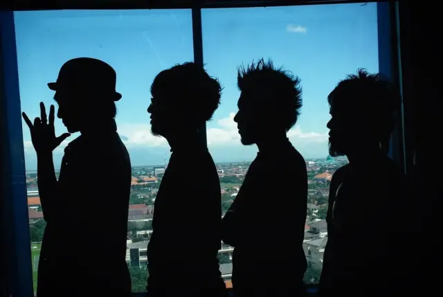 Lirik Lagu 'Melepasmu' yang Bercerita Kisah Cinta Segitiga