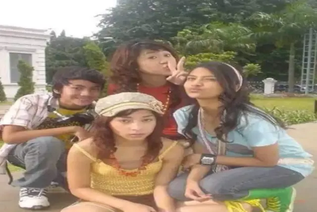 Foto Lawas Artis Tanah Air Bikin Gagal Fokus, Ada yang Sudah Meninggal