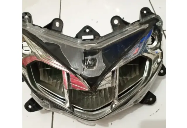 Cara Ganti Mika Lampu Motor yang Pecah tapi Reflektor Tetap Aman