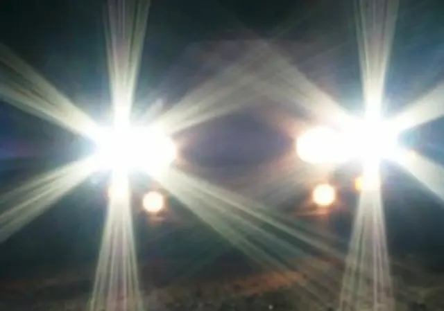 Etika Pakai Lampu Dim atau Lampu Jauh, Jangan Celakakan Orang Ya!