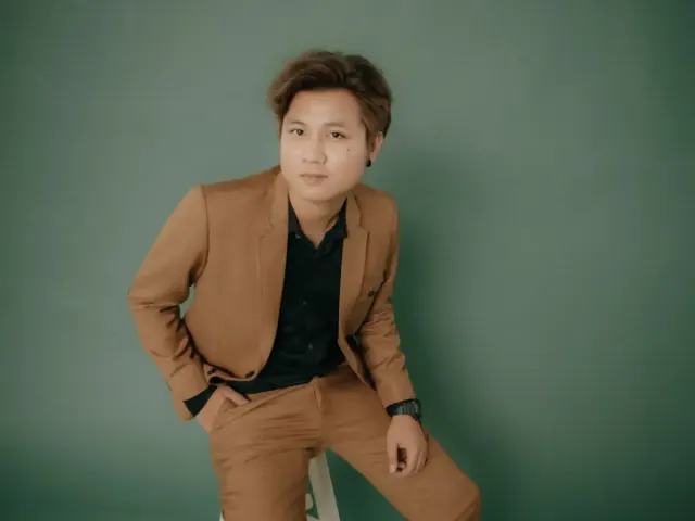 Lirik Lagu Ada Untukmu Milik Tyok Satrio ini Bikin Pasangan Kamu Baper Loh!