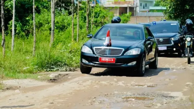 Jokowi Sempat Ganti Mobil karena Mercynya 'Error' Lewati Jalanan Lampung
