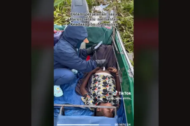 Kisah Bidan Papua Bawa Ibu Hamil ke Rumah Sakit, Belasan Jam Naik Perahu Menyusuri Sungai