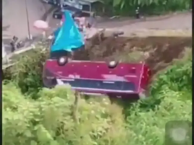 Detik-detik Bus Pariwisata Jatuh ke Jurang di Guci, Tegal, Jawa Tengah