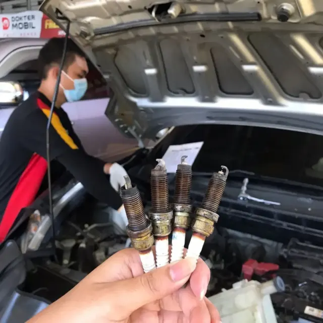 Jenis dan Fungsi Busi Mobil, Ketahui Sebelum Ganti Busi Ya!
