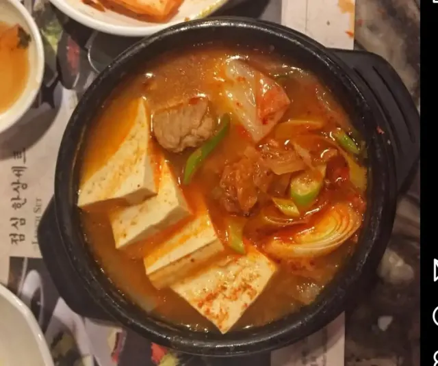 Resep Kimchi Jigae Sup Pedas ala Korea yang Lagi Hits!