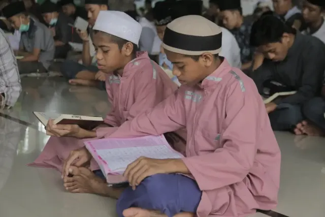 10 Hadits Menuntut Ilmu yang Harus Kamu Tahu, Wajib Bagi Setiap Muslim