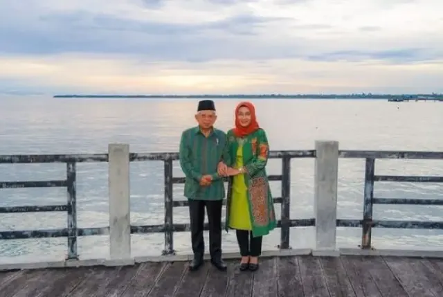 5 Potret Mesra Wakil Presiden Ma'ruf Amin dan Istri Wury Estu, Erat Banget Genggaman Tangannya