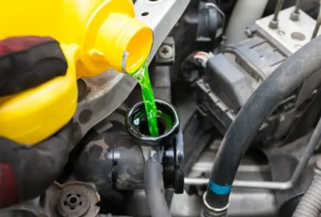 Saat Situasi Darurat, Coolant di Radiator Boleh Dicampur Air Biasa?