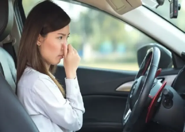 4 Cara Menjaga Kabin Mobil agar Tidak Bau Apak