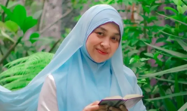 Profil Haneen Akira, Istri Ustadz Hanan Attaki yang Curi Perhatian Publik Setelah Suaminya Dibaiat Masuk NU