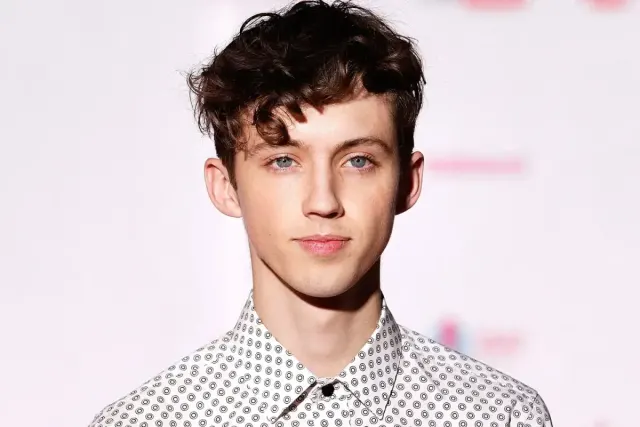 Lirik Lagu Angel Baby Oleh Troye Sivan ini Cocok untuk Kamu yang Ingin Buat Baperin Pasangan