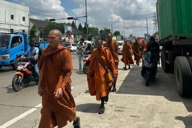 Apa Itu Tradisi Thudong, Jalan Kaki yang Dilakukan 32 Biksu Thailand Menuju Candi Borobudur?