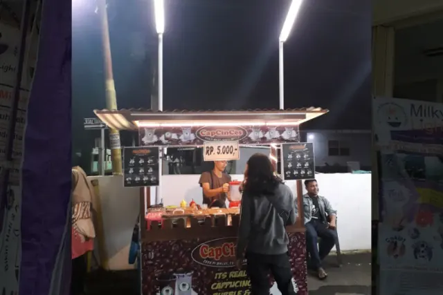 Penasaran Ya? Ini Syarat dan Biaya jika Berjualan di Depan Alfamart
