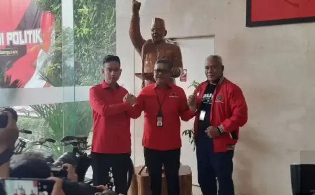 Usai Bertemu Hasto, Gibran Rakabuming Tegaskan Tegak Lurus Ikuti Arahan Ketum PDIP