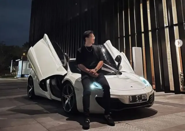 Viral, Timothy Ronald Izinkan Orang Tak Dikenal Masuk ke Mobil Sport Mewahnya, Alasannya Tak Terduga