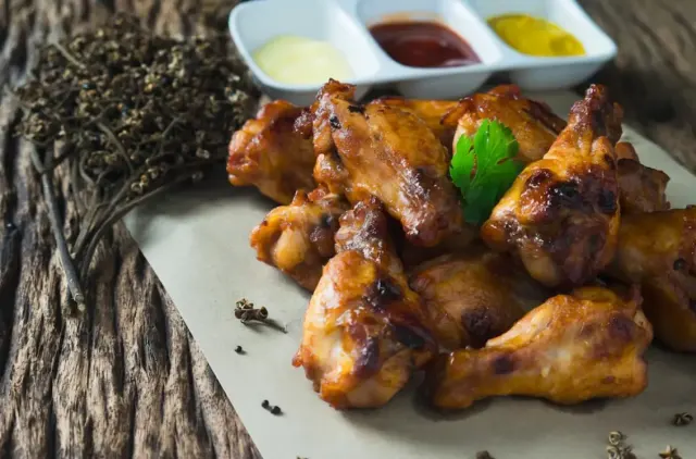 Resep Ayam Bakar Bumbu Rujak, Daging Empuk Bumbu Segar Asam Manis