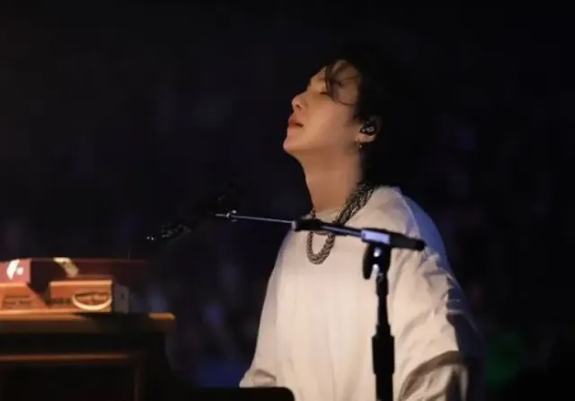 7 Potret Pesona Suga BTS, Warga Twitter: Cakep Banget Demi Allah