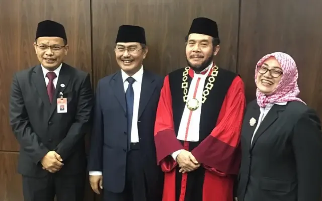 Mantan Ketua MK Sentil Denny Indrayana, Dia Pantas Kena Sanksi, Mestinya Tahu Ini Rahasia