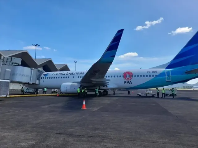 Detik-detik Pesawat Garuda Gangguan Mesin di Udara Sampai Mendarat Kembali di Bandara Sam Ratulangi Manado