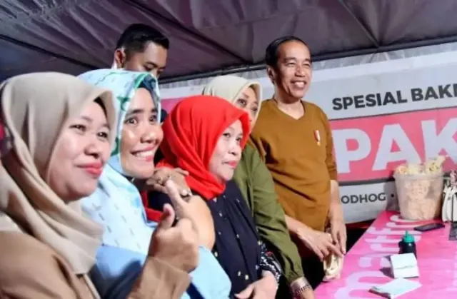 Momen Presiden Jokowi Makan Malam di Bakmi Legendaris Jogja Pak Pele