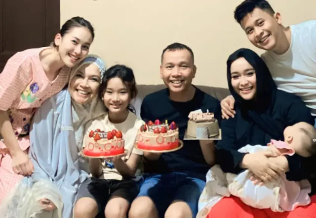 Profil Abdul Rozak, Ayah Ayu Ting Ting yang Menangis di Perayaan Ulang Tahun ke-61