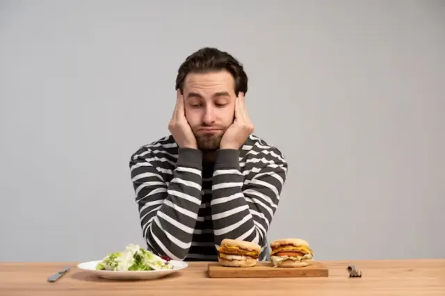 Mudah Kok! Ini 5 Cara Agar Tidak Mengantuk Setelah Makan Siang