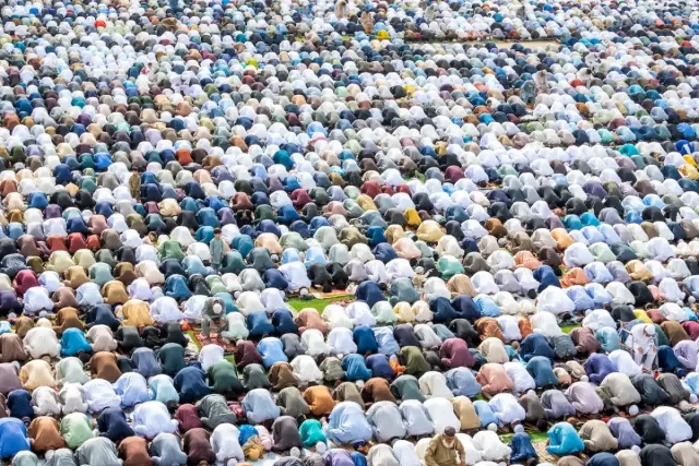 Hukum Sholat Berjamaah Bagi Kaum Laki-laki dan Perempuan
