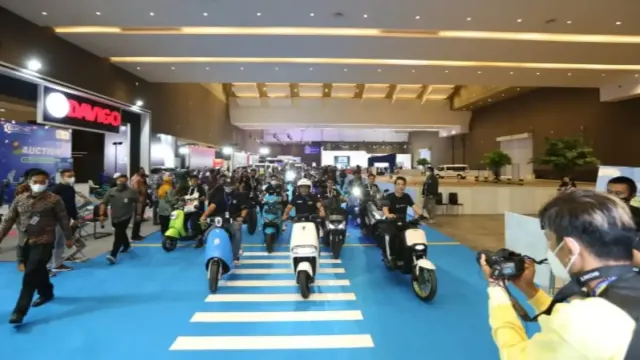 Total Transaksi Pameran Kendaraan Listrik PEVS 2023 Diklaim Tembus Rp379 Miliar