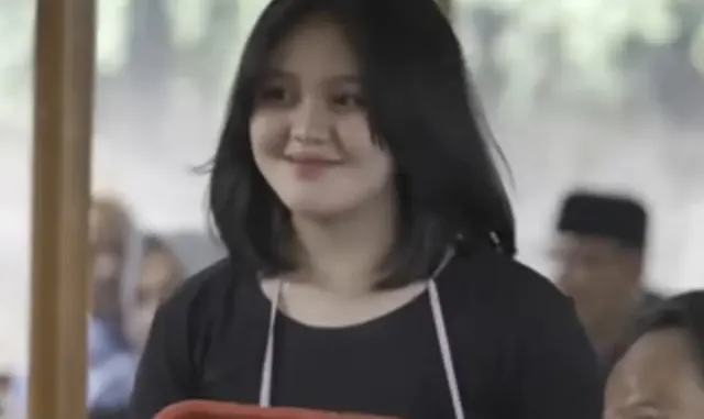 Sosok Tia Septiana, Anak Kedua Mandra yang Mirip Bule