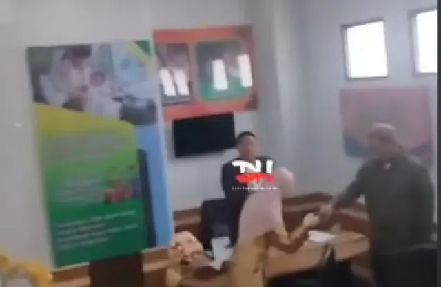 Inara Rusli Cium Tangan Virgoun Setelah Sidang Mediasi, Netizen: Kenapa Aku Meneteskan Air Mata Melihat Ini?