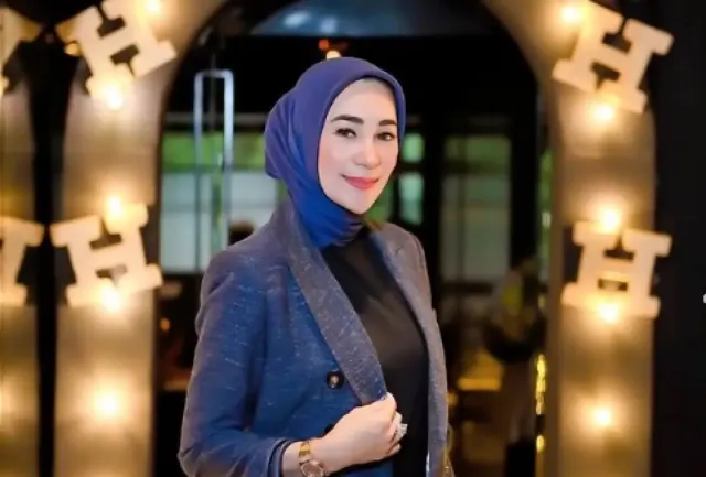 Duduk Perkara Istri Andre Taulany Diduga Lepas Hijab