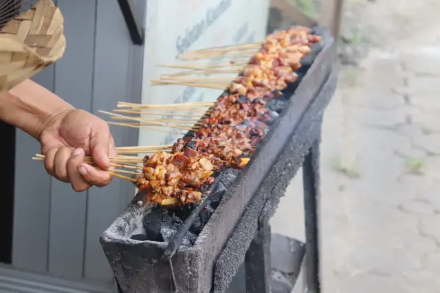 Hukum Makan Daging Kurban bagi Orang yang Berkurban, Bolehkah?